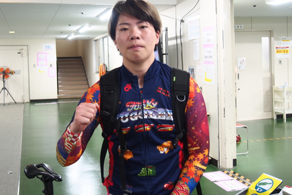 完全V王手の渡口まりあの画像