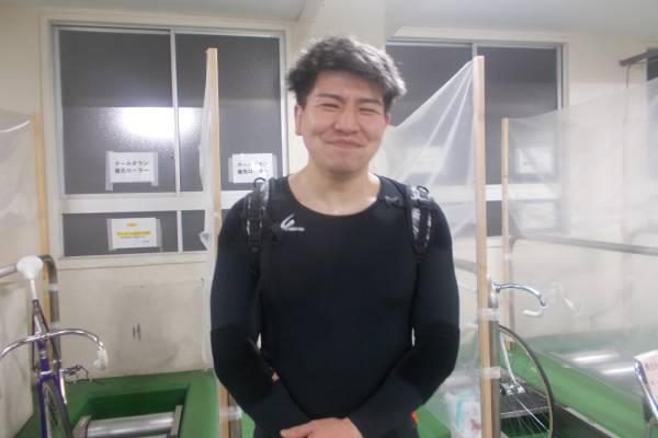 古性優作の教えを吸収する南部翔大の画像