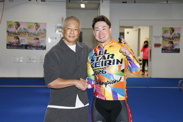 愛弟子のG1初制覇を喜ぶ小倉竜二の画像
