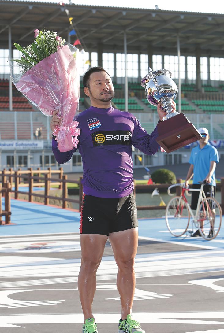 山崎芳仁