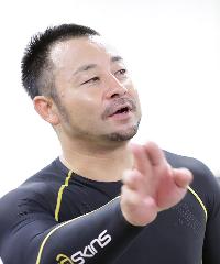 山崎芳仁の顔写真