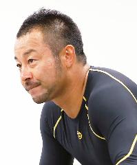 山崎芳仁の顔写真