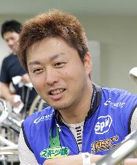 平原康多の顔写真