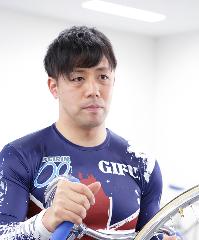 松岡篤哉の顔写真