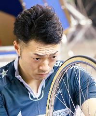新田祐大の顔写真