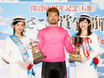 山中貴雄