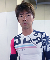 東鉄也