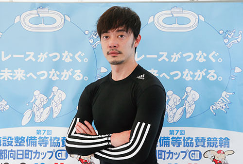 山中秀将の顔写真