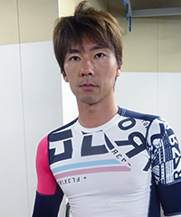 東鉄也