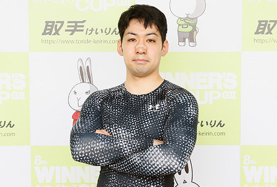 新山将史の顔写真