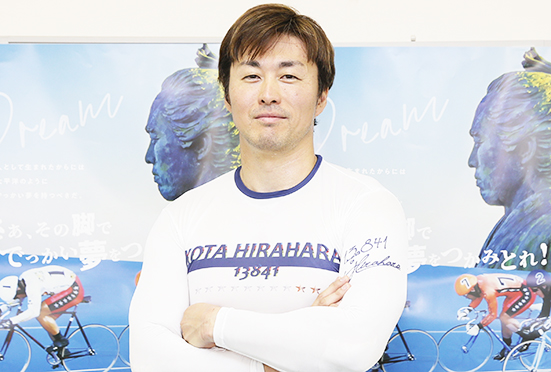 平原康多の顔写真