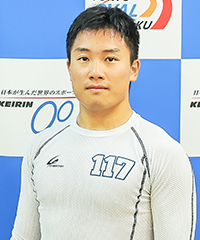梁島邦友